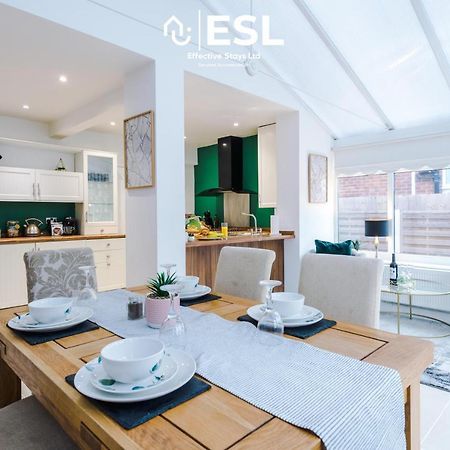 Open Plan - 3 Bedroom House - Garden And Outdoor Seating - Driveway Parking - Short Drive To City Centre Saughall Kültér fotó