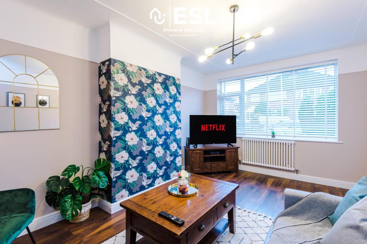 Open Plan - 3 Bedroom House - Garden And Outdoor Seating - Driveway Parking - Short Drive To City Centre Saughall Kültér fotó