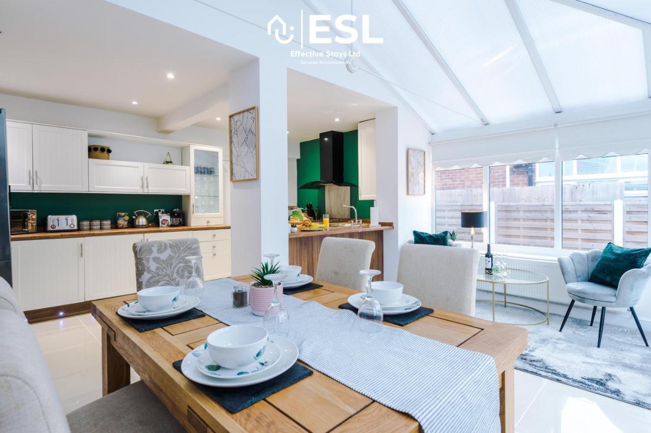 Open Plan - 3 Bedroom House - Garden And Outdoor Seating - Driveway Parking - Short Drive To City Centre Saughall Kültér fotó