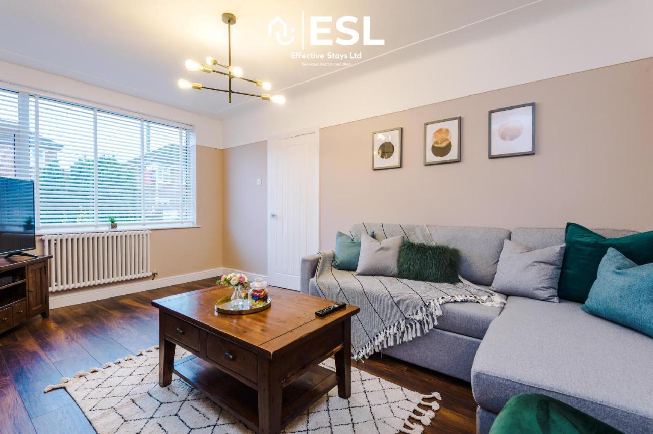 Open Plan - 3 Bedroom House - Garden And Outdoor Seating - Driveway Parking - Short Drive To City Centre Saughall Kültér fotó