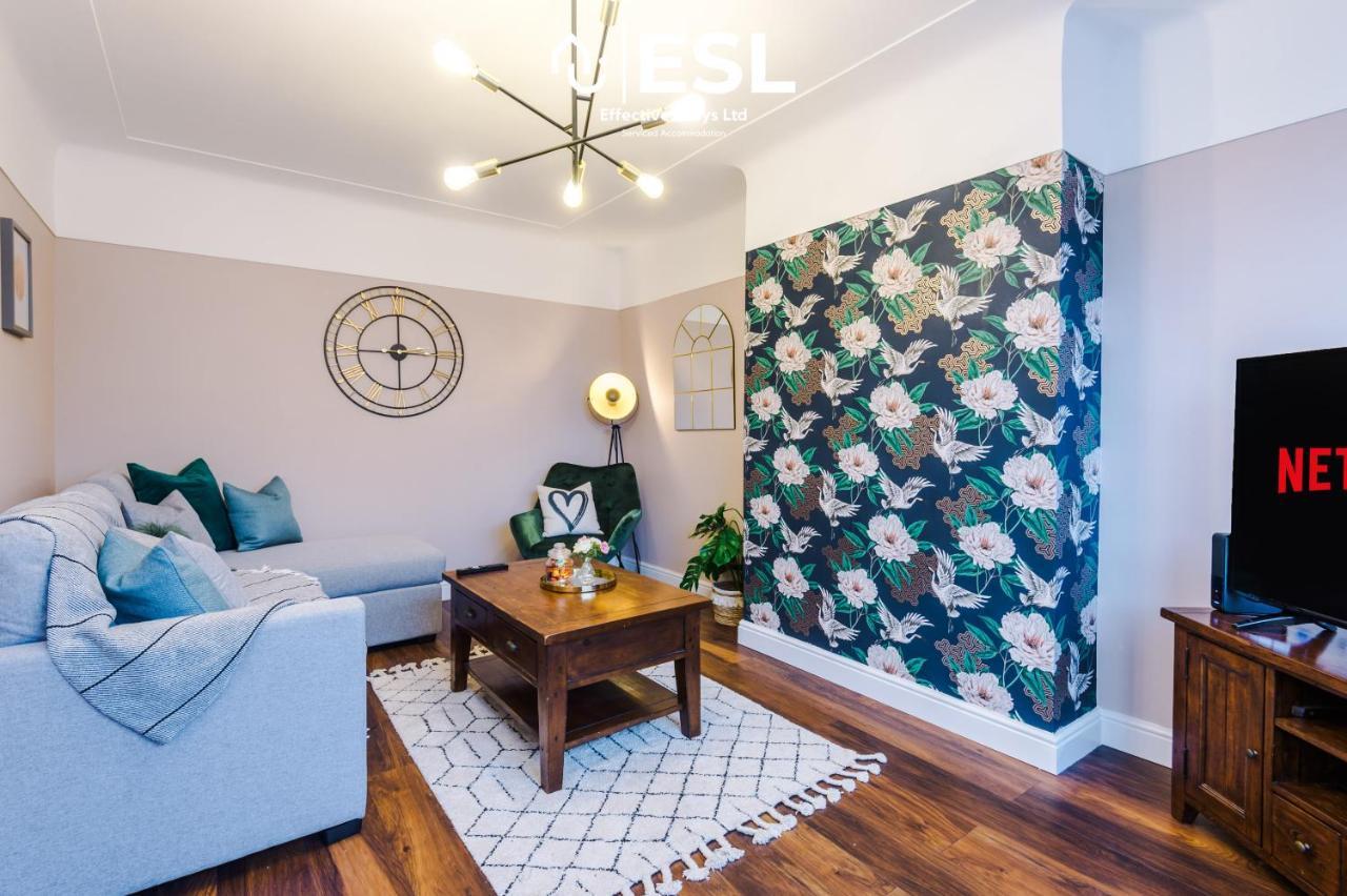 Open Plan - 3 Bedroom House - Garden And Outdoor Seating - Driveway Parking - Short Drive To City Centre Saughall Kültér fotó