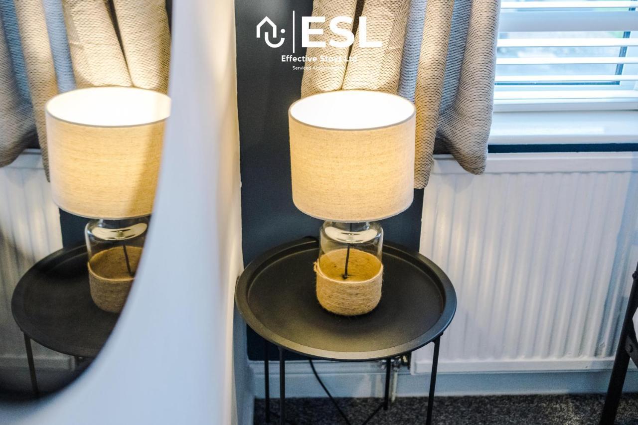 Open Plan - 3 Bedroom House - Garden And Outdoor Seating - Driveway Parking - Short Drive To City Centre Saughall Kültér fotó