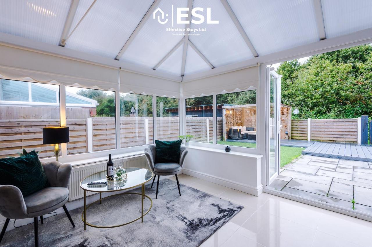 Open Plan - 3 Bedroom House - Garden And Outdoor Seating - Driveway Parking - Short Drive To City Centre Saughall Kültér fotó