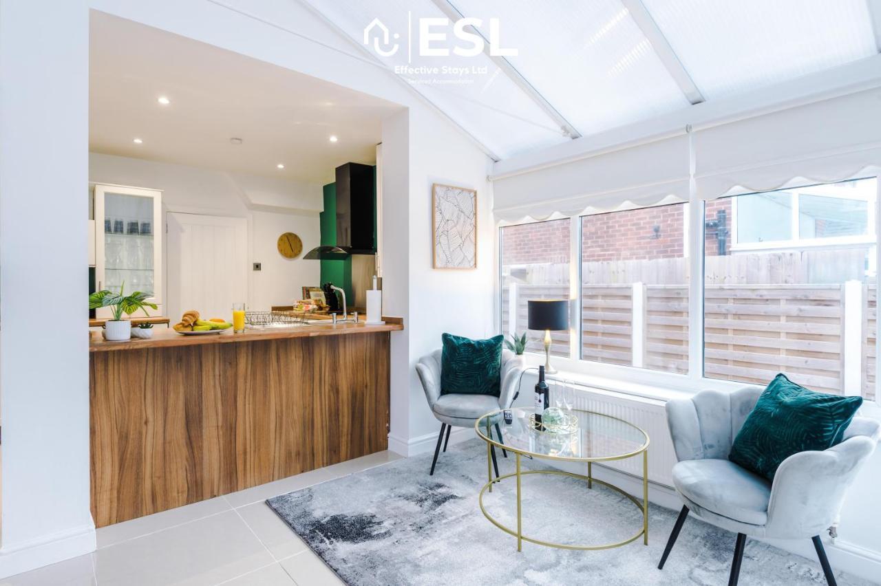 Open Plan - 3 Bedroom House - Garden And Outdoor Seating - Driveway Parking - Short Drive To City Centre Saughall Kültér fotó